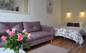 Be My Guest - Krucza Elegant Apartment - Rondo De Gaulle'A Center Of Warsaw Metro Wi-Fi Breakfast